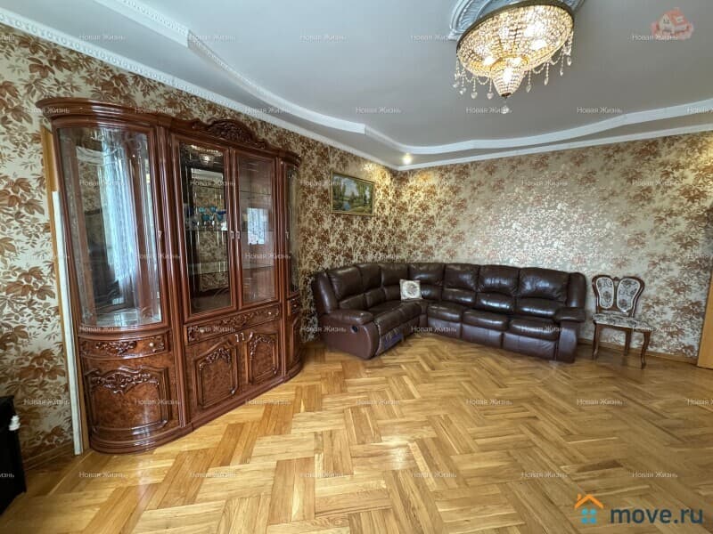 дом, 325.5 м²