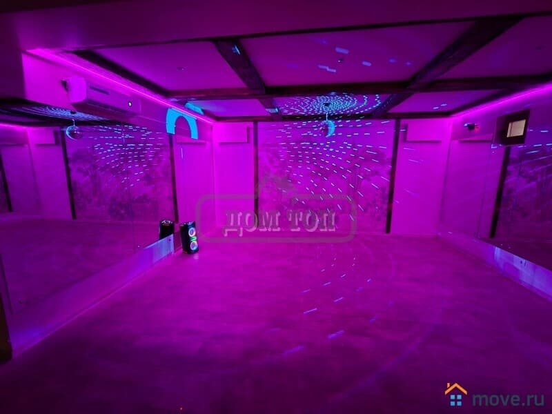 коттедж, 1000 м²