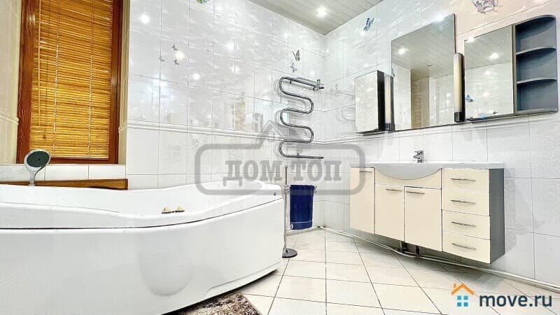 коттедж, 700 м²