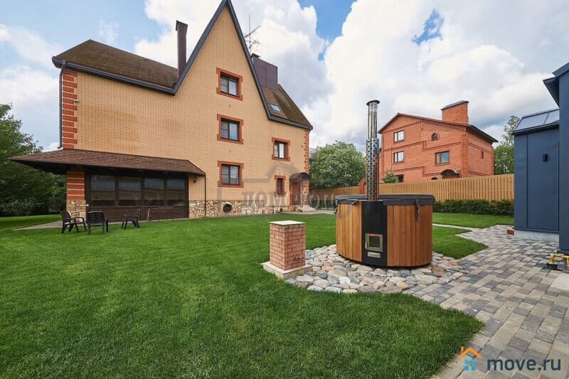 коттедж, 550 м²