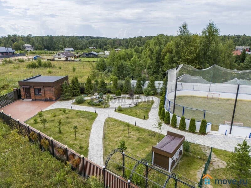 коттедж, 710 м²