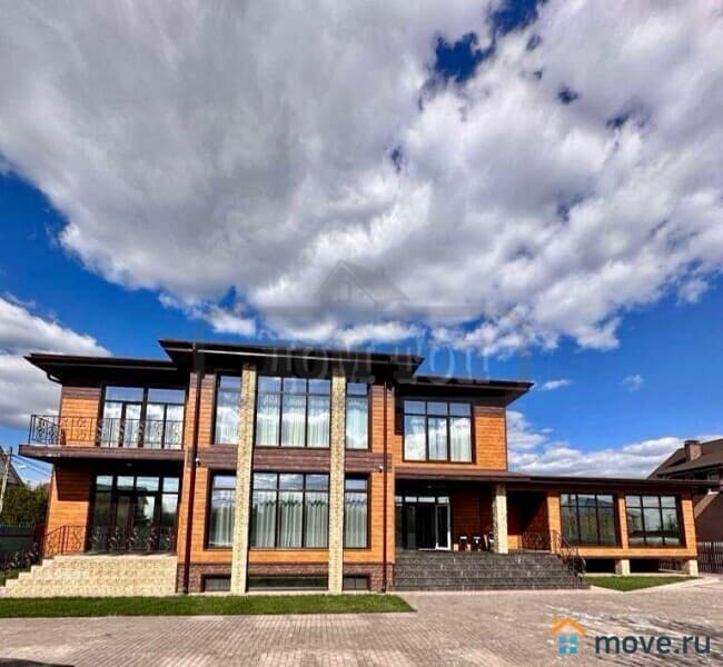 коттедж, 800 м²