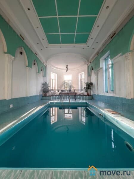 коттедж, 550 м²