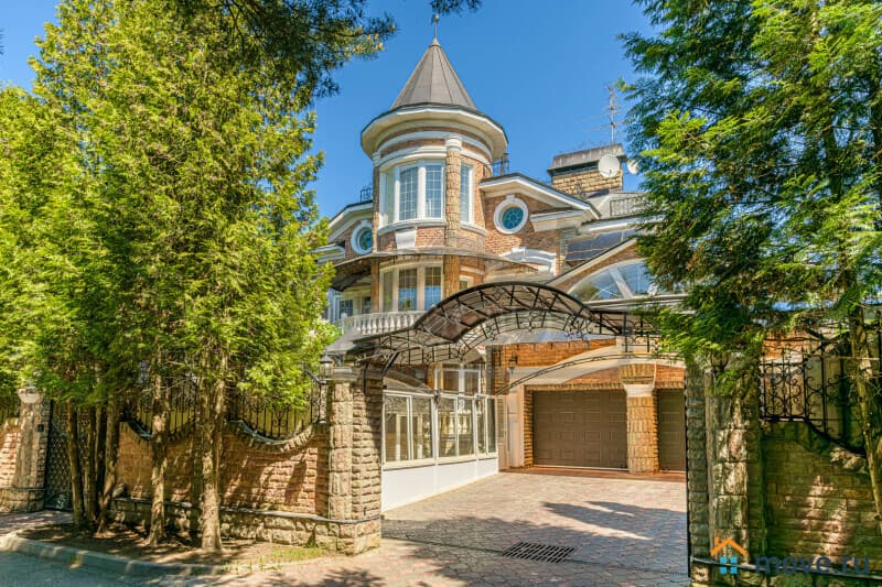 коттедж, 1100 м²