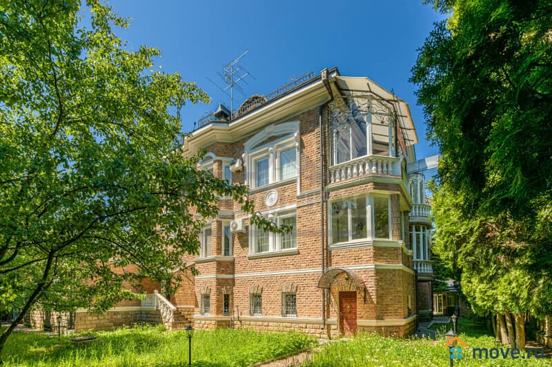 коттедж, 1100 м²