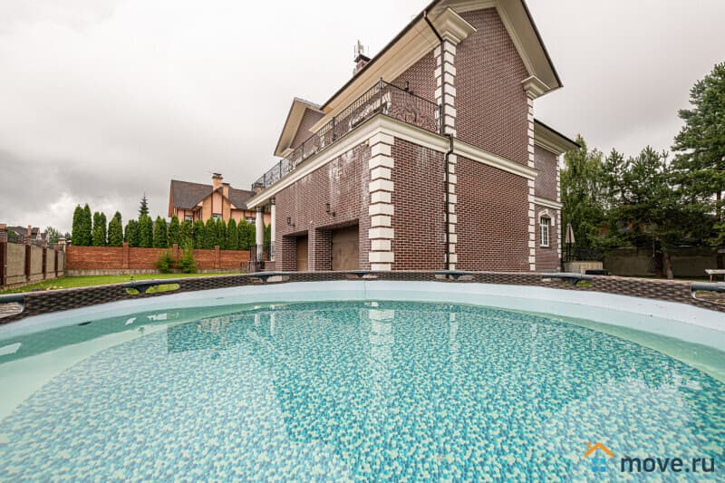 коттедж, 700 м²