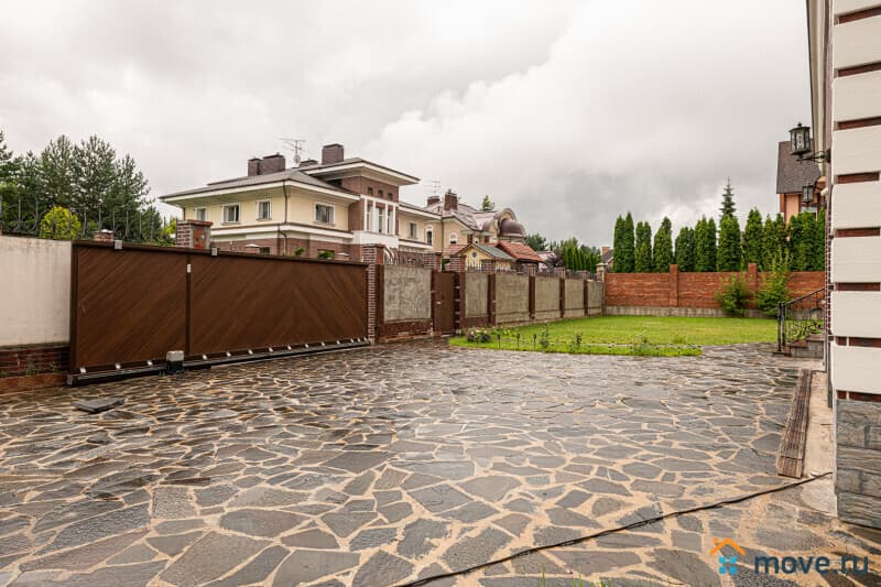 коттедж, 700 м²