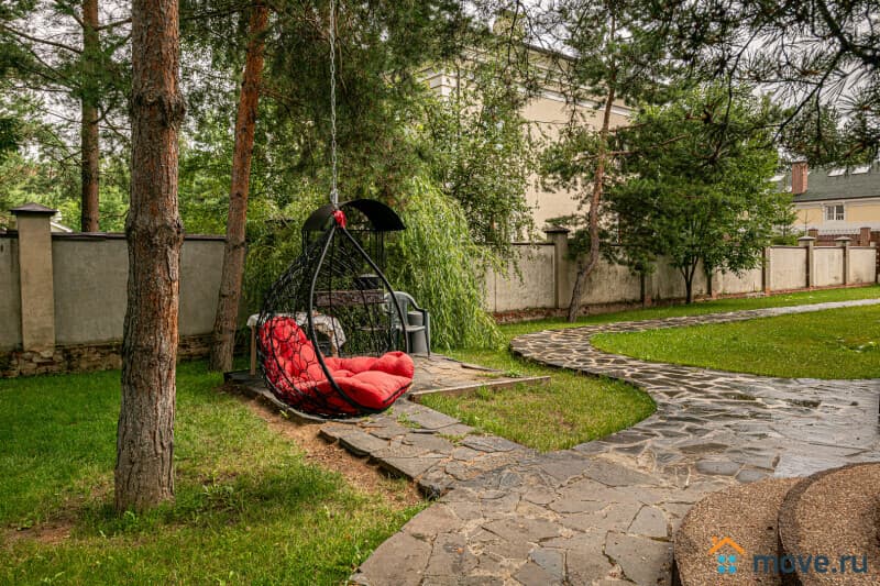 коттедж, 700 м²