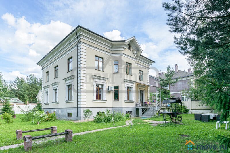 коттедж, 700 м²