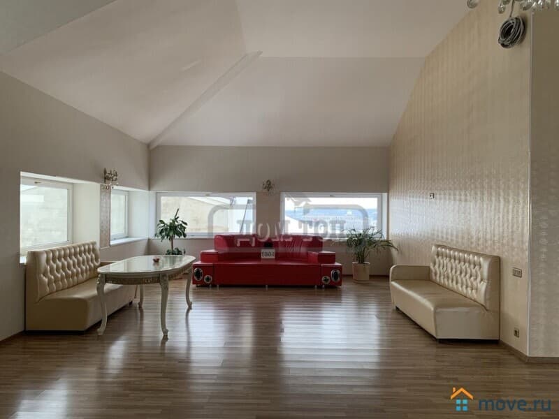 коттедж, 1500 м²