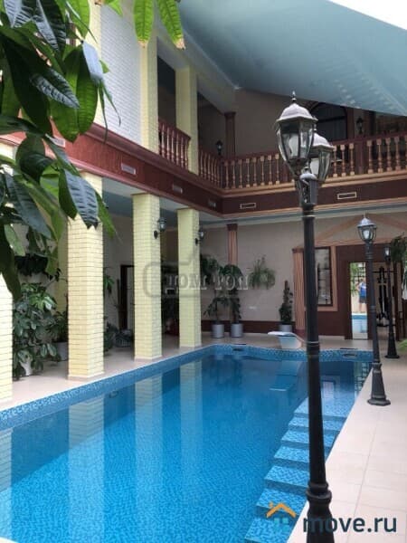 коттедж, 1100 м²