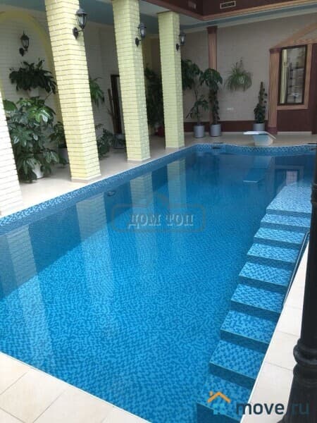 коттедж, 1100 м²