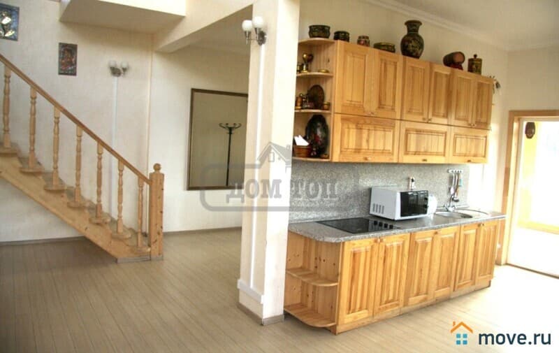 коттедж, 300 м²