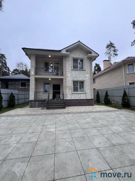 коттедж, 300 м²