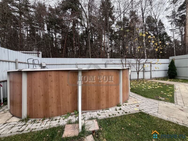 коттедж, 300 м²