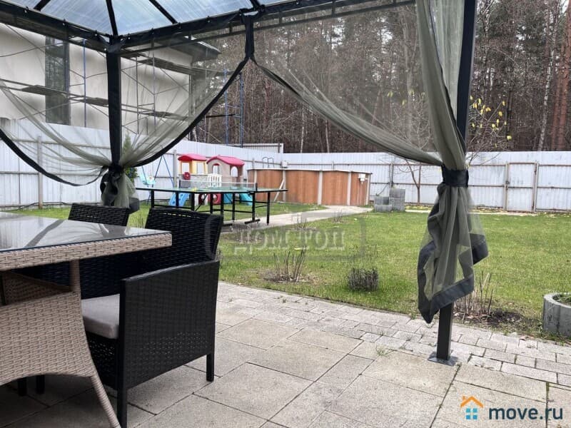 коттедж, 300 м²