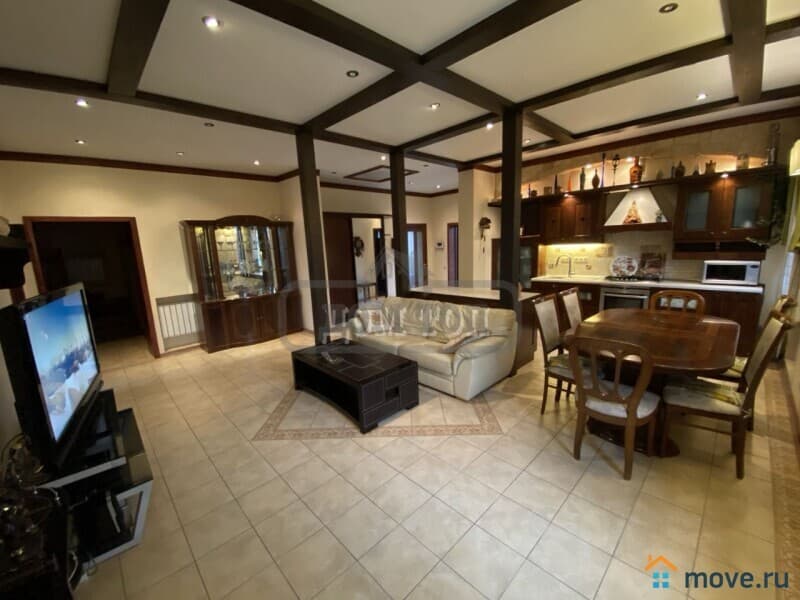 коттедж, 700 м&sup2;