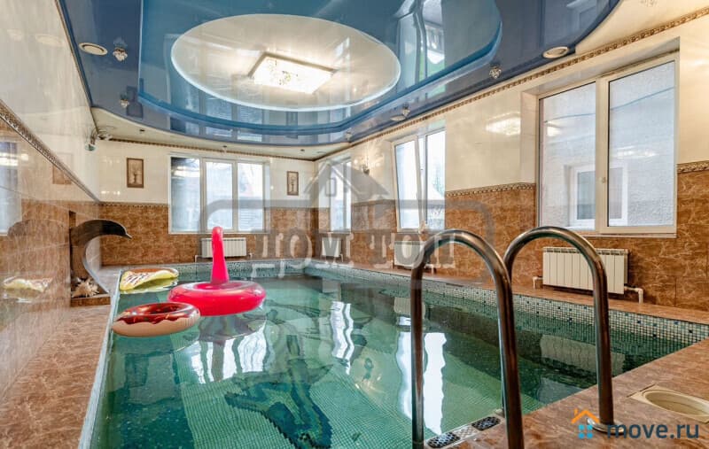 коттедж, 600 м&sup2;