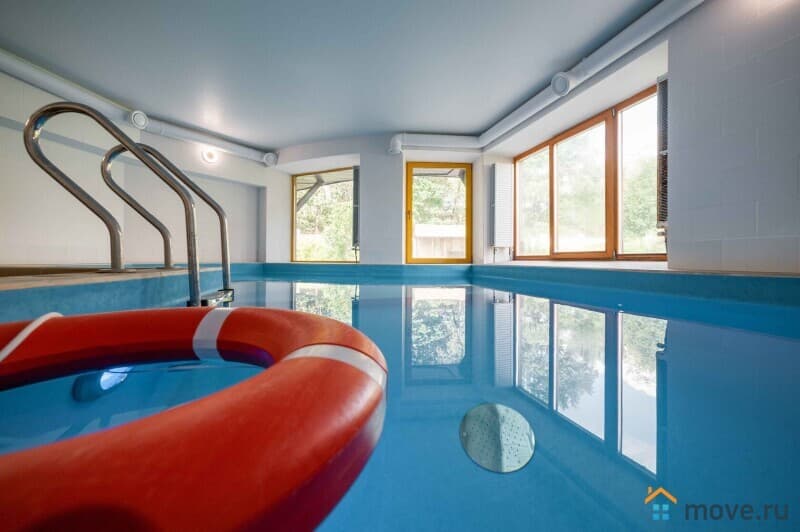 дом, 700 м²