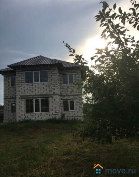 дом, 180.4 м², 9 соток