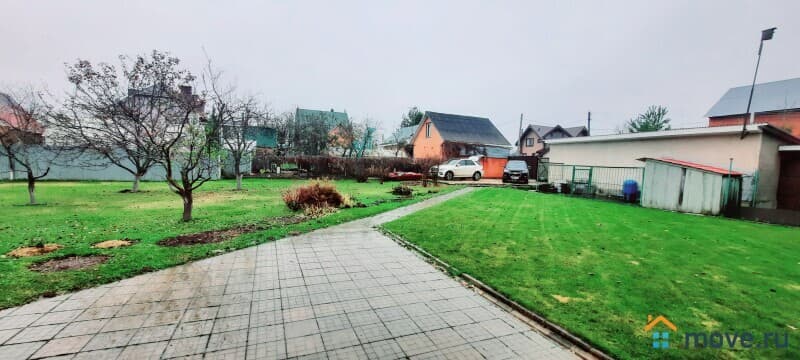 дом, 200 м²