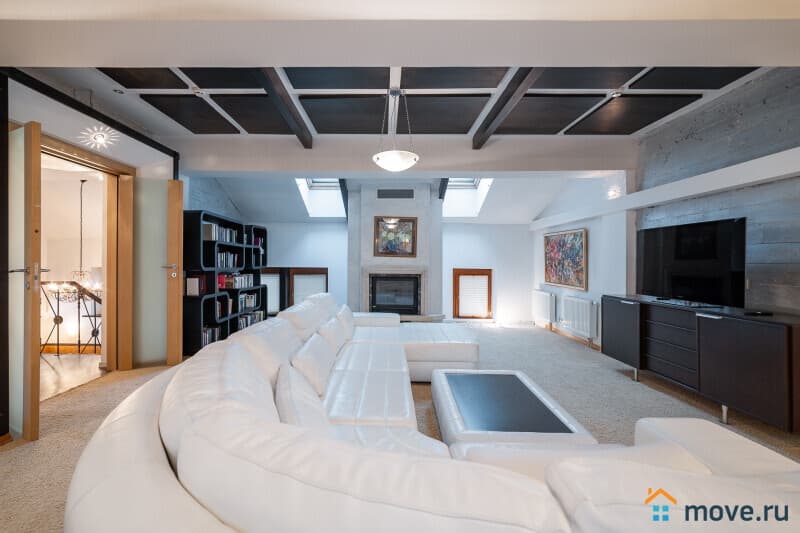 коттедж, 1300 м²