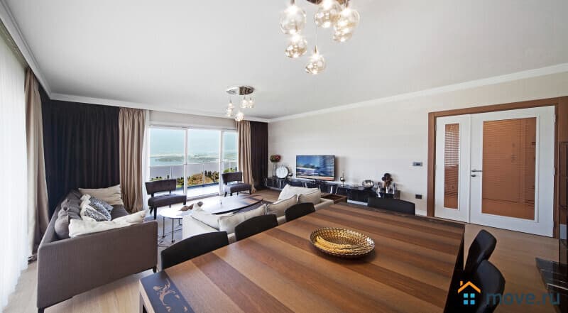6-комн. квартира, 243 м²