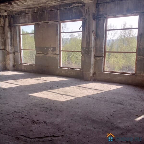 нежилое здание, 580 м²