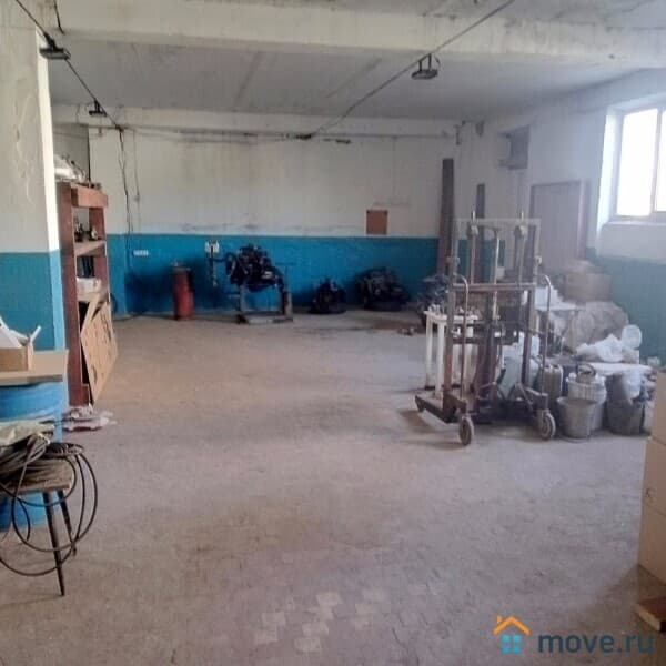 нежилое здание, 580 м²