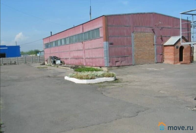 нежилое здание, 830 м²