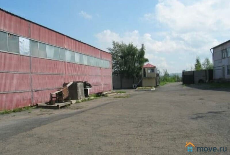 нежилое здание, 830 м²