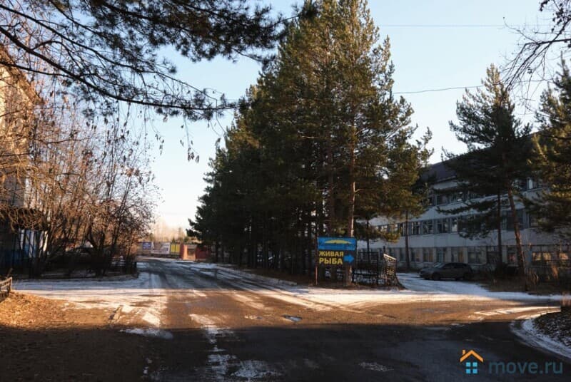 нежилое здание, 3000 м²