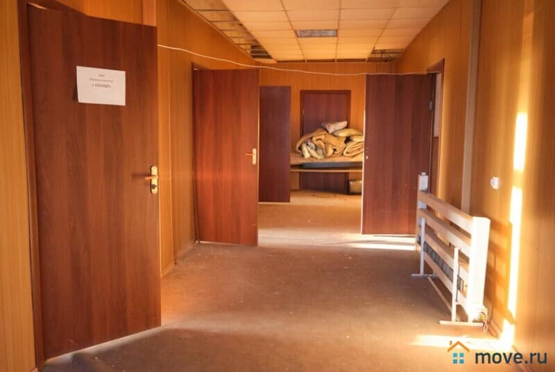 нежилое здание, 3000 м²