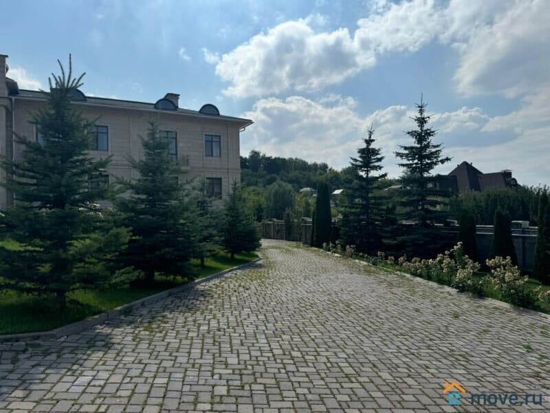дом, 1670 м²
