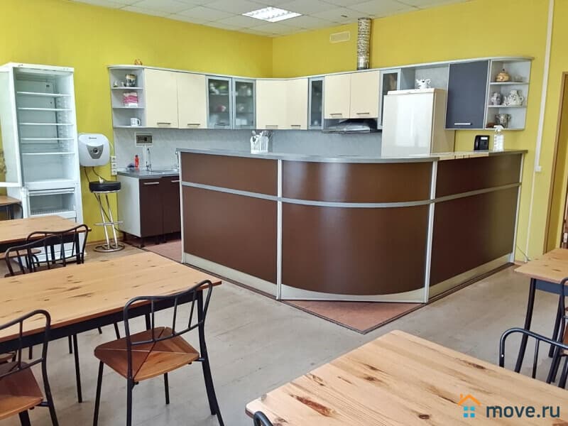 нежилое здание, 2333 м²