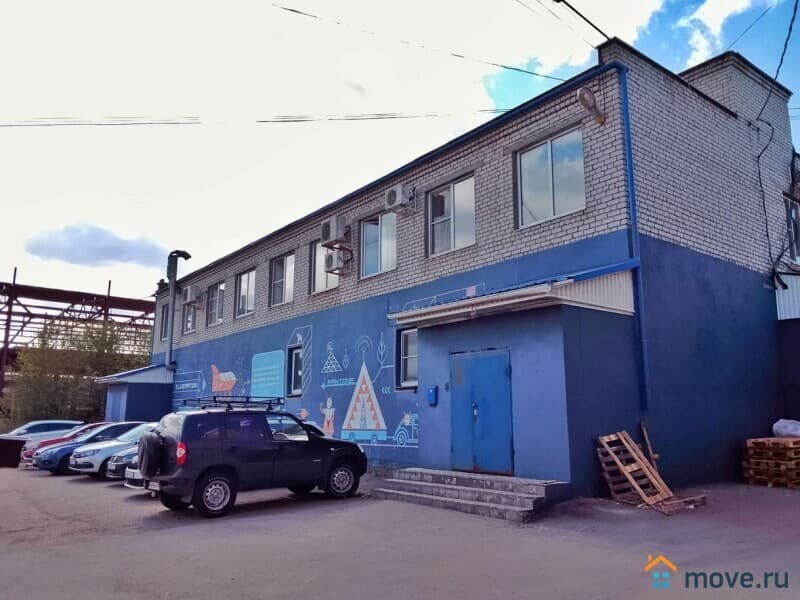 нежилое здание, 2333 м²