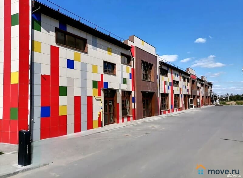 нежилое здание, 280 м²