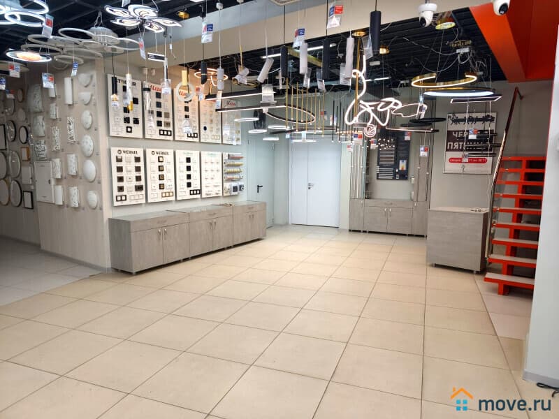 отдельное здание, 810 м²