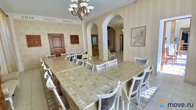 коттедж, 600 м²