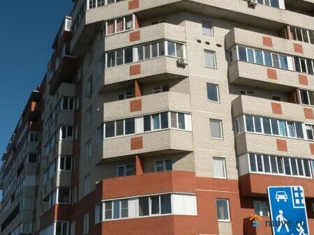 Продаю студию, 42 м², Омск, улица Красной Звезды 1-я, 79