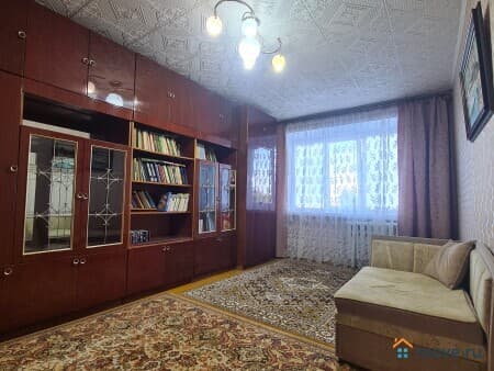 Продаю 3-комнатную квартиру, 61.9 м², Гай, улица Ленина, 42