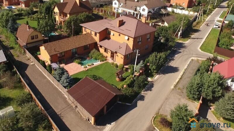 коттедж, 584 м²