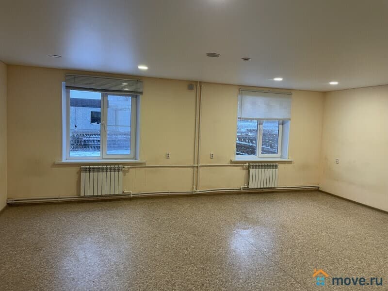 нежилое здание, 600 м²