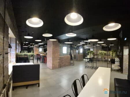 Сдаю готовый бизнес, 371 м², Кировск, улица Комсомольская, 5