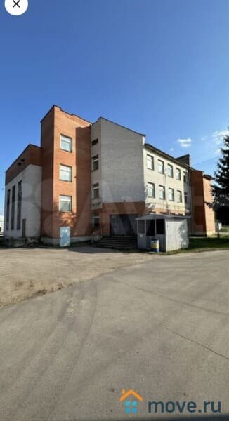 нежилое здание, 824 м²