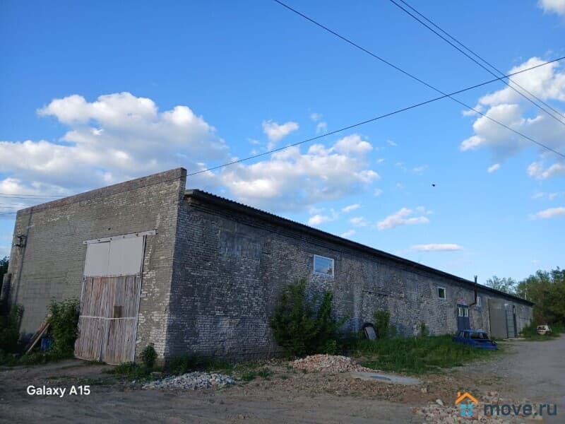 нежилое здание, 945 м²