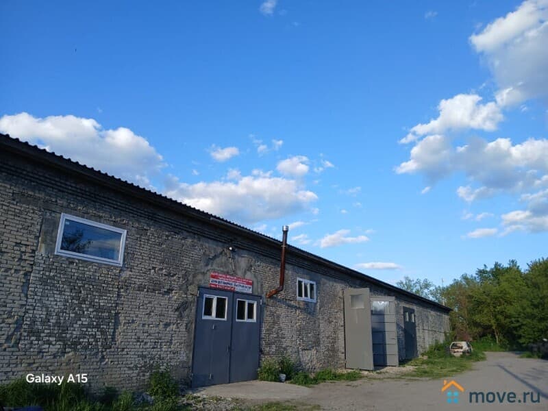 нежилое здание, 945 м²