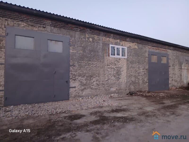 нежилое здание, 945 м²