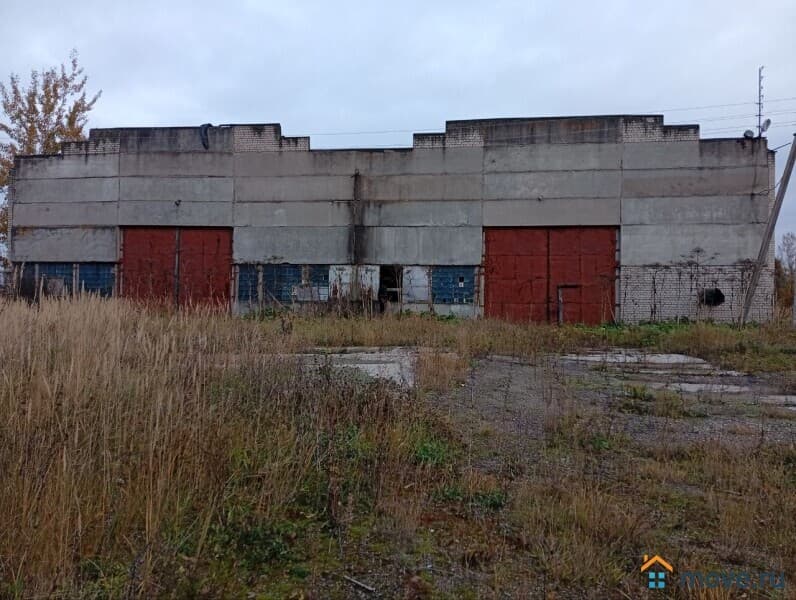 нежилое здание, 4600 м²