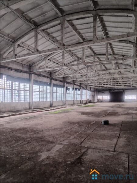 нежилое здание, 4600 м²